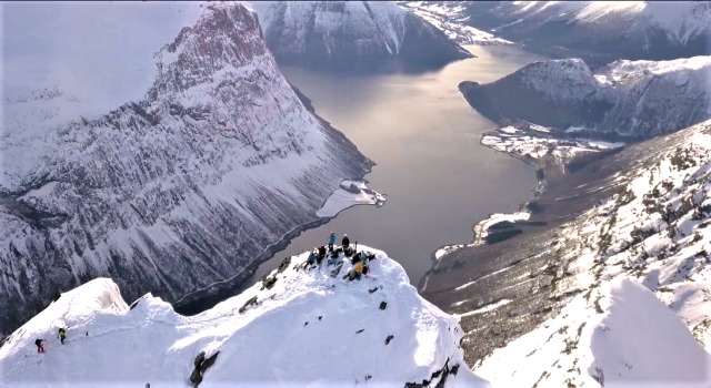 Sommet atteint à ski, alpes de Sunnmore